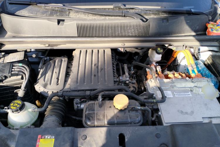 Used Wuling Xingyun 2023 2.0L DHT Standard Edition Engine Bay
