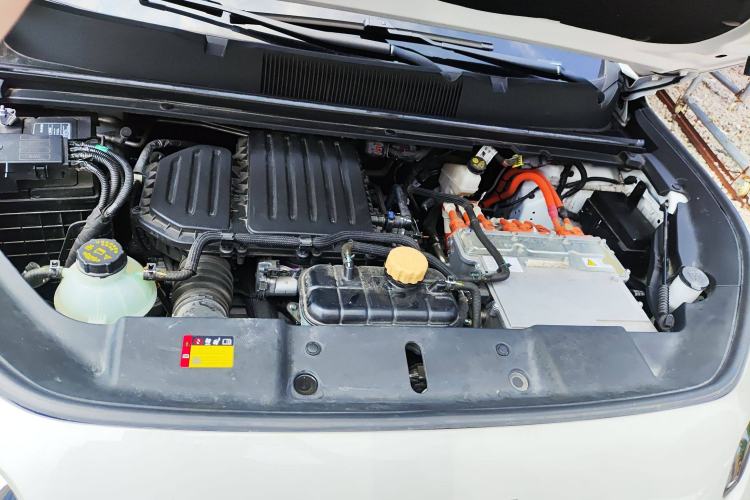 Used Wuling Xingyun 2023 2.0L DHT Flagship Edition Engine Bay