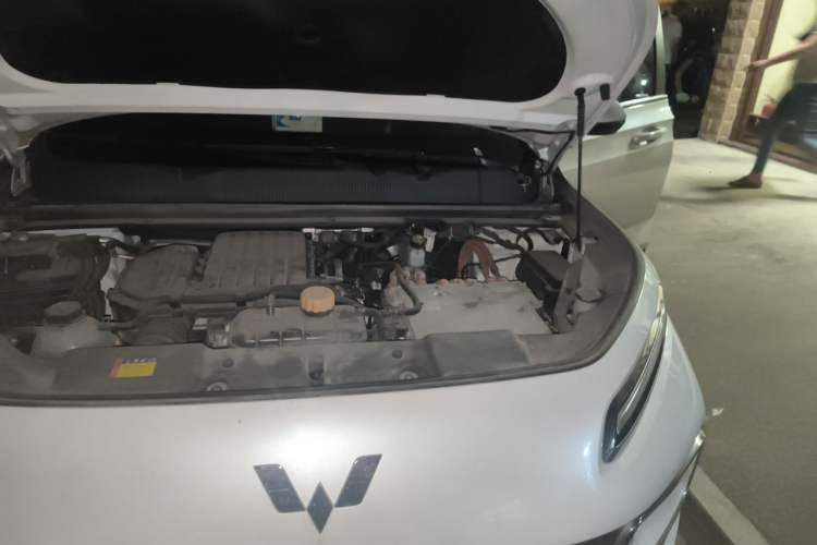 Used Wuling Xingyun 2023 2.0L DHT Standard Edition Engine Bay Left
