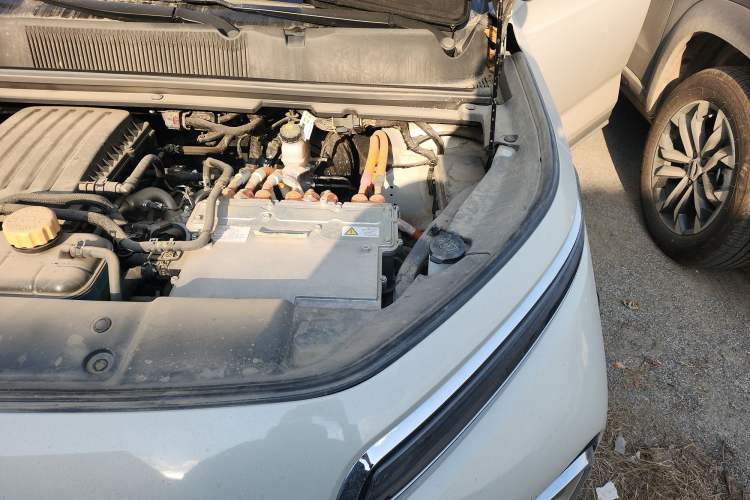 Used Wuling Xingyun 2023 2.0L DHT Flagship Edition Engine Bay Left