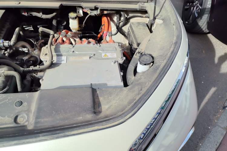 Used Wuling Xingyun 2023 2.0L DHT Flagship Edition Engine Bay Left