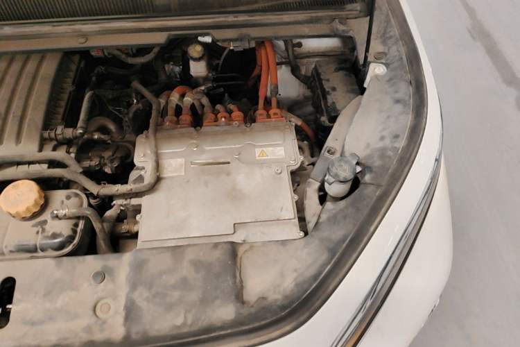 Used Wuling Xingyun 2023 2.0L DHT Flagship Edition Engine Bay Left