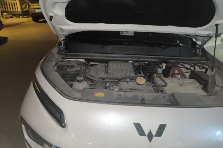 Used Wuling Xingyun 2023 2.0L DHT Standard Edition Engine Bay Right