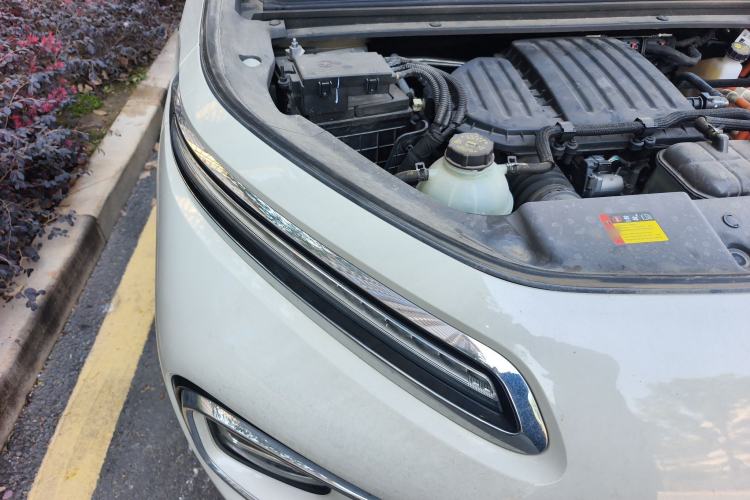 Used Wuling Xingyun 2023 2.0L DHT Standard Edition Engine Bay Right