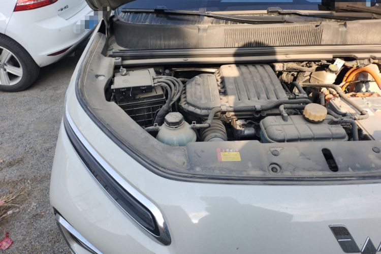 Used Wuling Xingyun 2023 2.0L DHT Flagship Edition Engine Bay Right