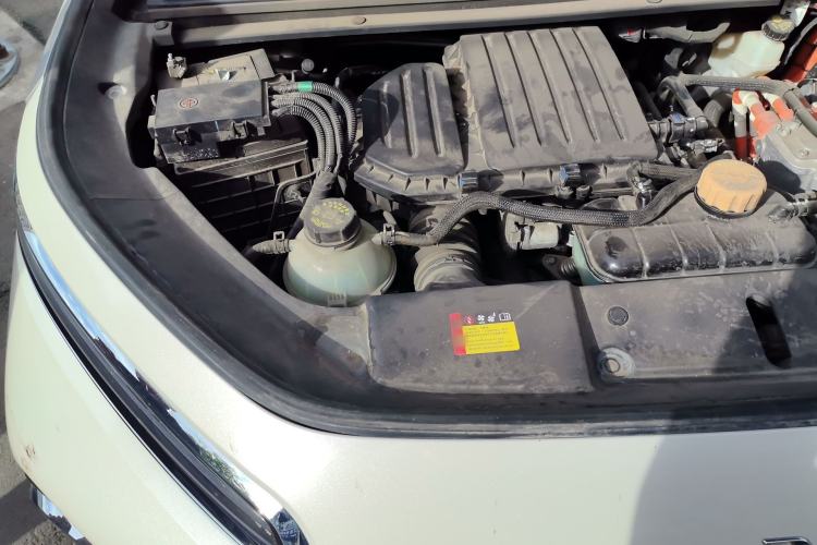 Used Wuling Xingyun 2023 2.0L DHT Flagship Edition Engine Bay Right