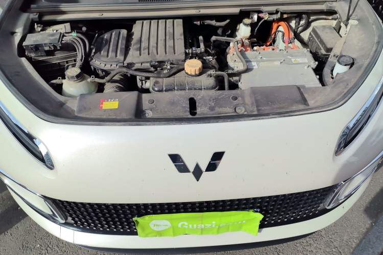 Used Wuling Xingyun 2023 2.0L DHT Flagship Edition Engine Bay
