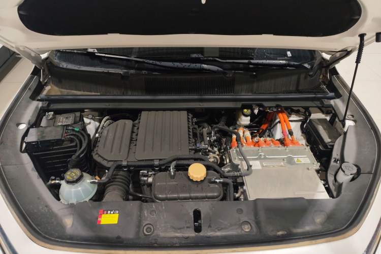 Used Wuling Xingyun 2023 2.0L DHT Flagship Edition Engine Bay