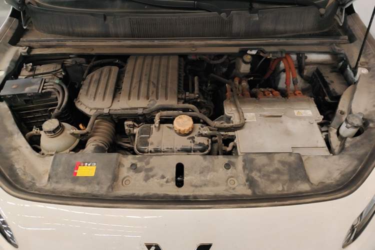 Used Wuling Xingyun 2023 2.0L DHT Flagship Edition Engine Bay
