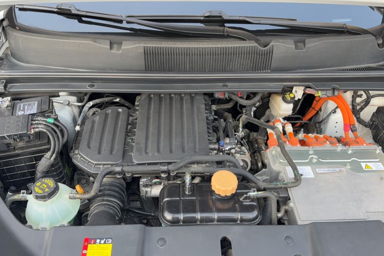 Used Wuling Xingyun 2023 2.0L DHT Standard Edition Engine Bay
