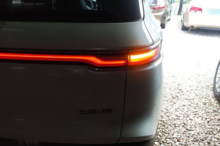 Used Wuling Xingyun 2023 2.0L DHT Flagship Edition Exterior 2