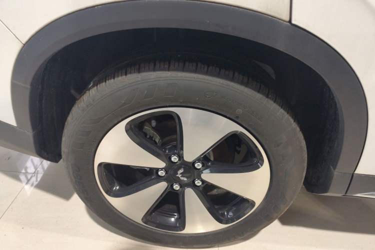 Used Wuling Xingyun 2023 2.0L DHT Flagship Edition Exterior 8