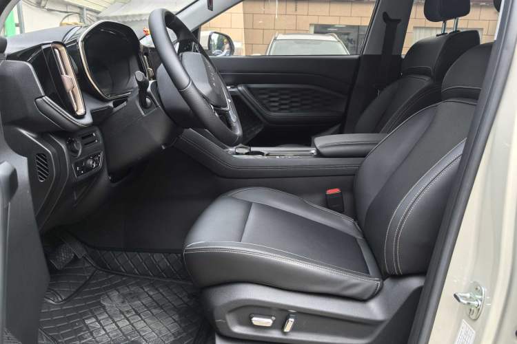 Used Wuling Xingyun 2023 2.0L DHT Flagship Edition Interior 1