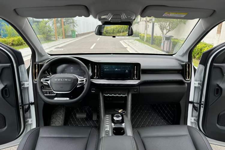 Used Wuling Xingyun 2023 2.0L DHT Flagship Edition Interior 1