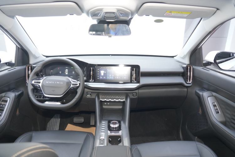 Used Wuling Xingyun 2023 2.0L DHT Flagship Edition Interior 1
