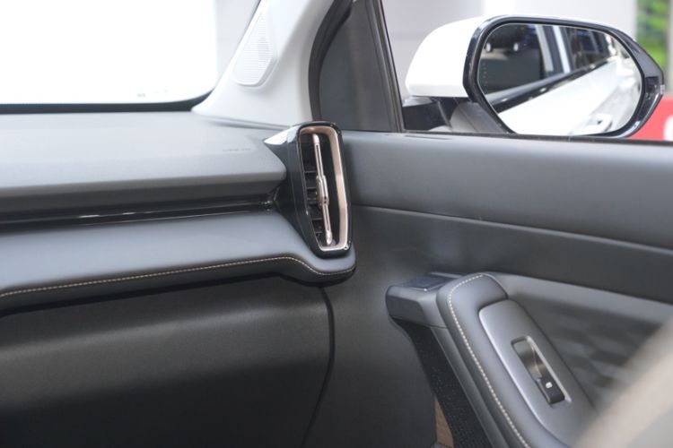Used Wuling Xingyun 2023 2.0L DHT Flagship Edition Interior 10