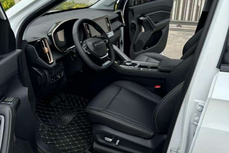 Used Wuling Xingyun 2023 2.0L DHT Flagship Edition Interior 2