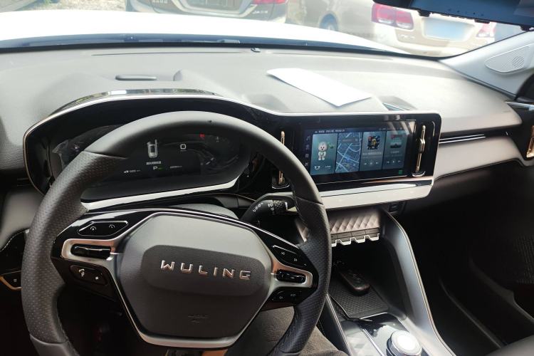 Used Wuling Xingyun 2023 2.0L DHT Flagship Edition Interior 2