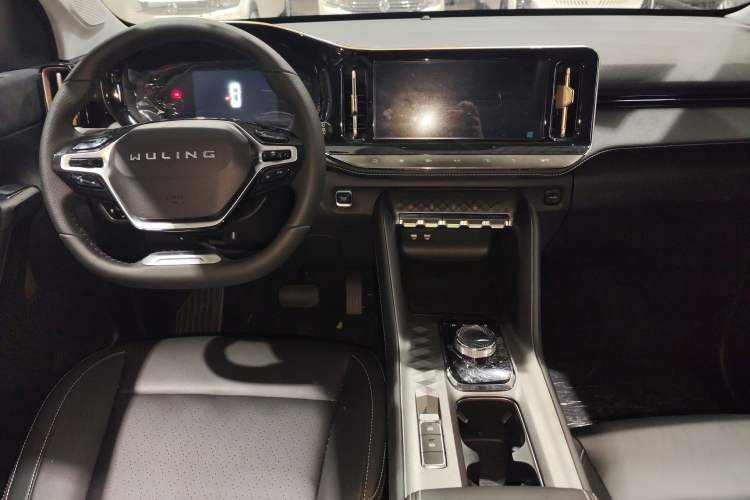 Used Wuling Xingyun 2023 2.0L DHT Flagship Edition Interior 2