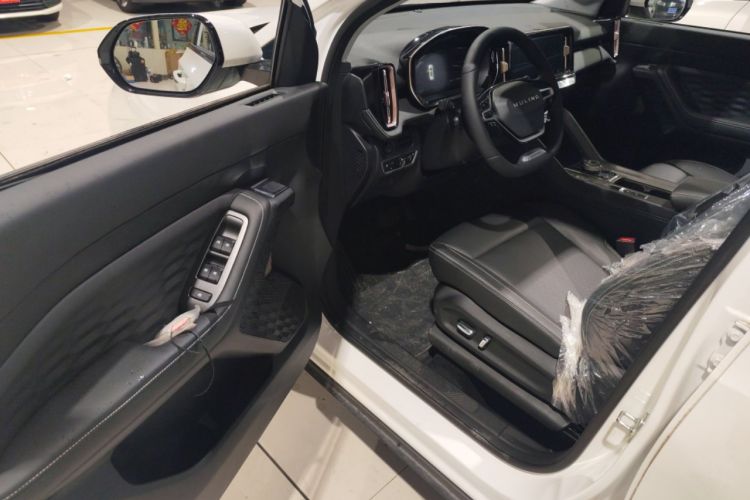 Used Wuling Xingyun 2023 2.0L DHT Flagship Edition Interior 3