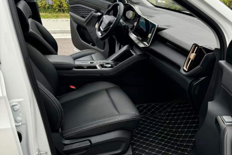 Used Wuling Xingyun 2023 2.0L DHT Flagship Edition Interior 4