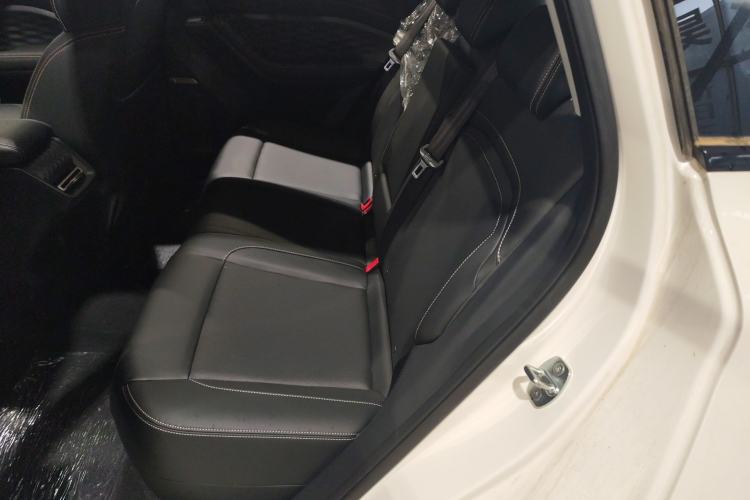 Used Wuling Xingyun 2023 2.0L DHT Flagship Edition Interior 4