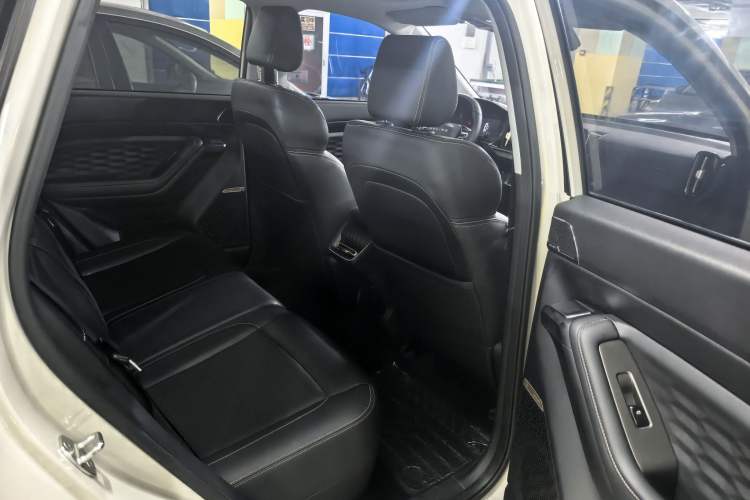 Used Wuling Xingyun 2023 2.0L DHT Flagship Edition Interior 5