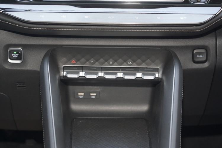 Used Wuling Xingyun 2023 2.0L DHT Flagship Edition Interior 5