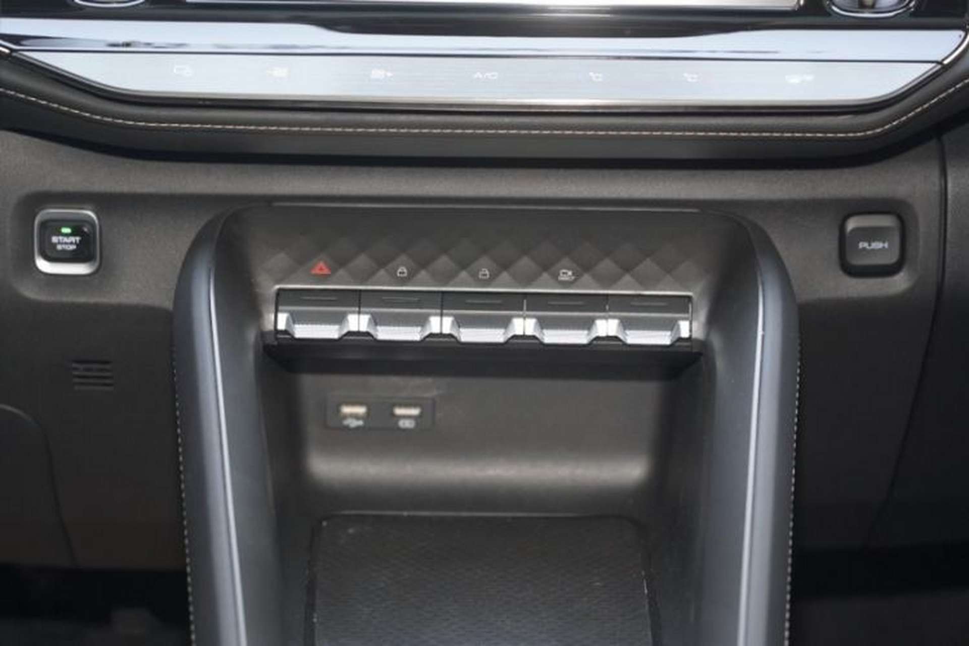 Used Wuling Xingyun 2023 2.0L DHT Flagship Edition Interior 5