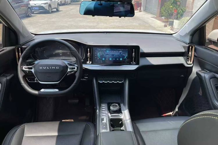 Used Wuling Xingyun 2023 2.0L DHT Flagship Edition Interior 6