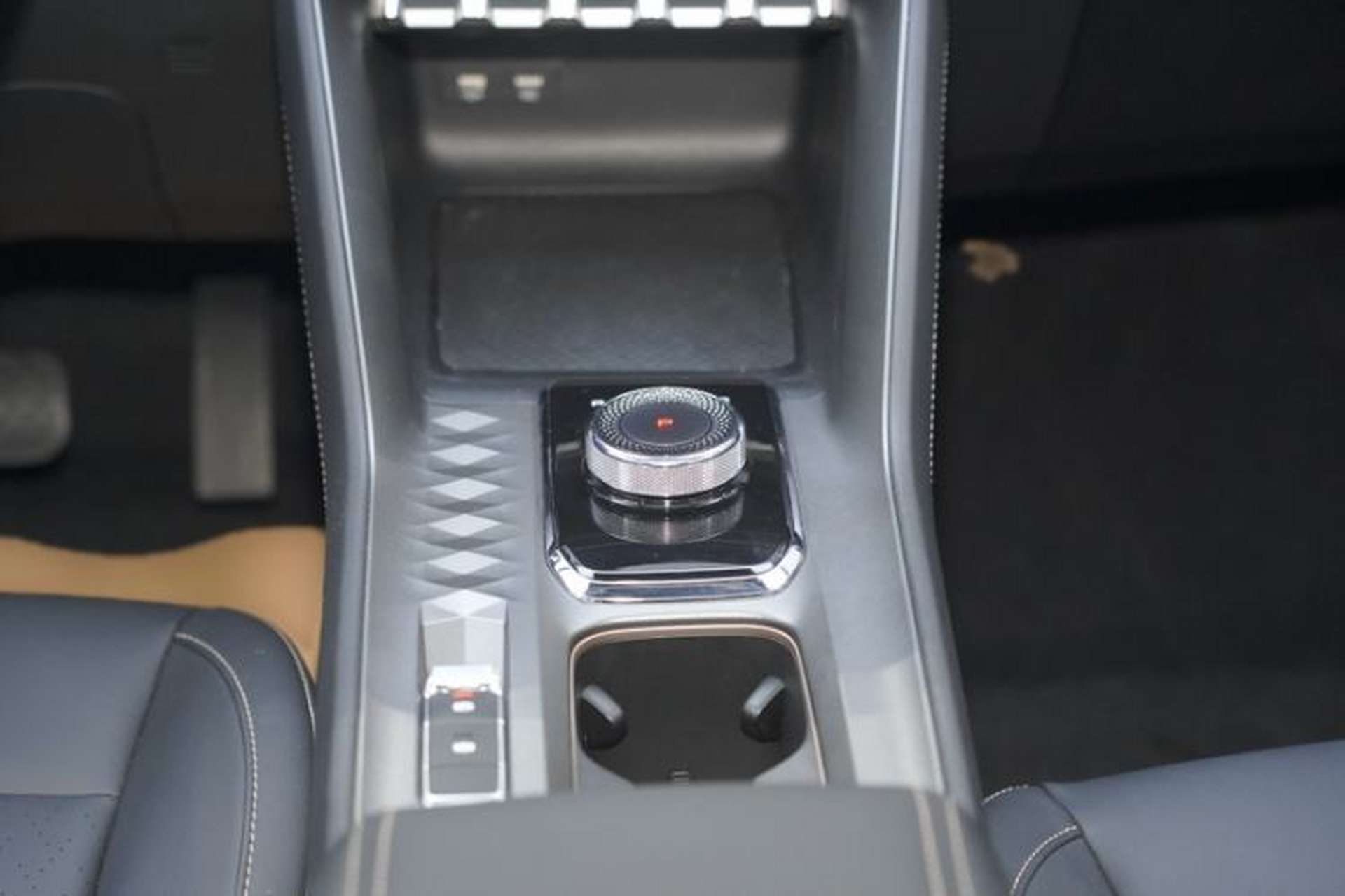Used Wuling Xingyun 2023 2.0L DHT Flagship Edition Interior 6