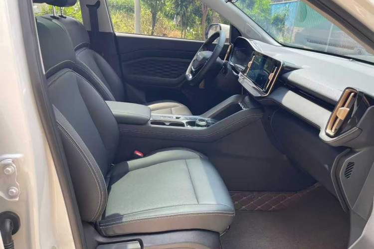 Used Wuling Xingyun 2023 2.0L DHT Flagship Edition Interior 7