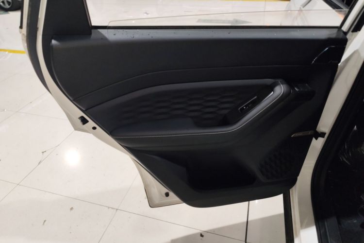 Used Wuling Xingyun 2023 2.0L DHT Flagship Edition Interior 8