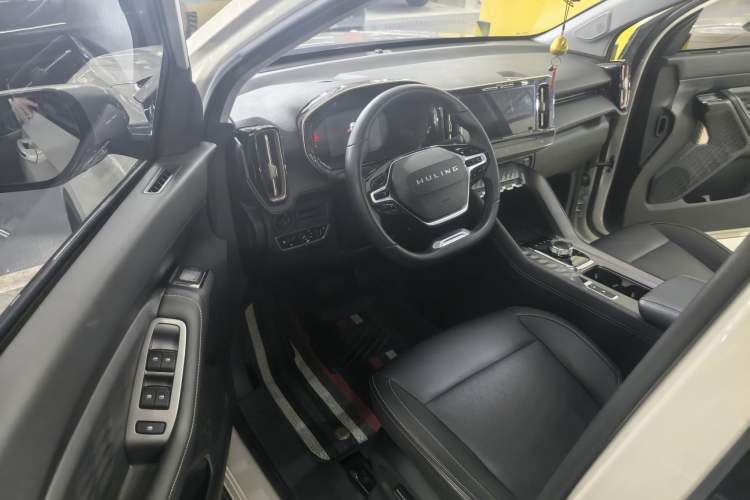 Used Wuling Xingyun 2023 2.0L DHT Flagship Edition Left Front Seat