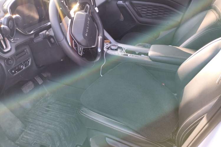 Used Wuling Xingyun 2023 2.0L DHT Standard Edition Left Front Seat