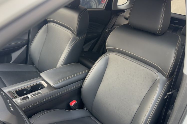 Used Wuling Xingyun 2023 2.0L DHT Standard Edition Left Front Seat