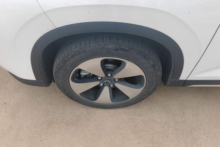Used Wuling Xingyun 2023 2.0L DHT Flagship Edition Left Front Wheel Hub