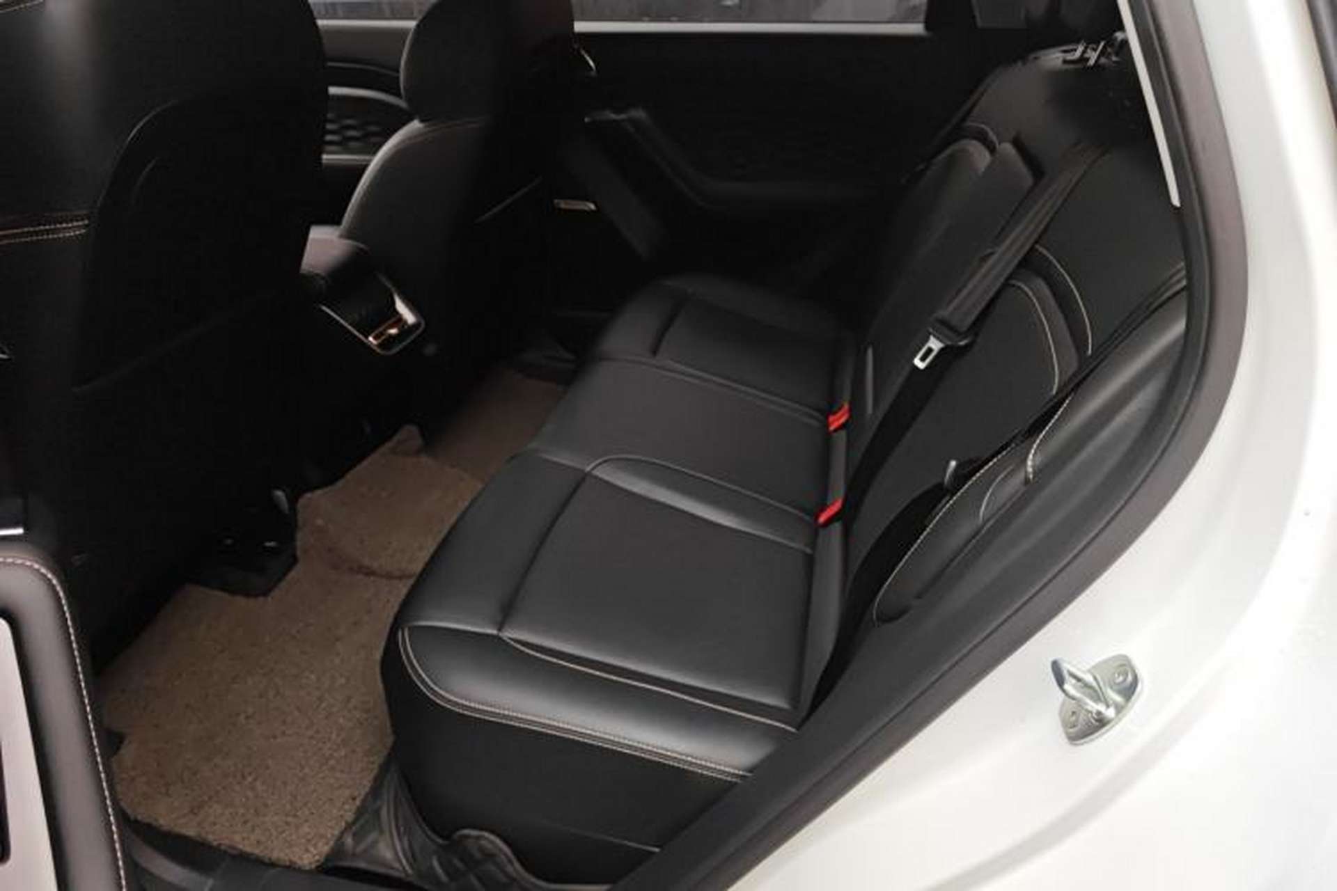Used Wuling Xingyun 2023 2.0L DHT Standard Edition Left Rear Seat