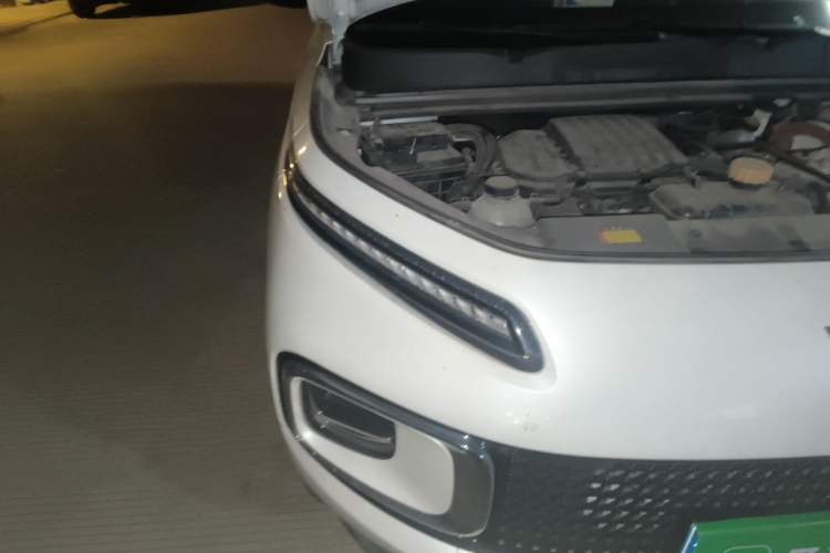 Used Wuling Xingyun 2023 2.0L DHT Standard Edition Right Front Headlight