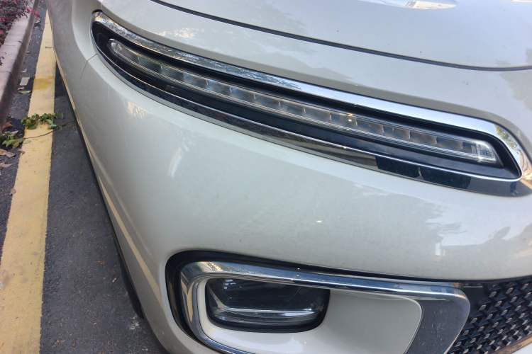 Used Wuling Xingyun 2023 2.0L DHT Standard Edition Right Front Headlight