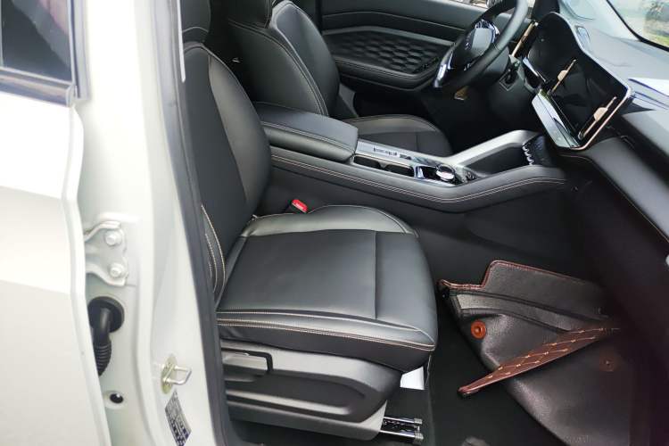 Used Wuling Xingyun 2023 2.0L DHT Flagship Edition Right Front Seat