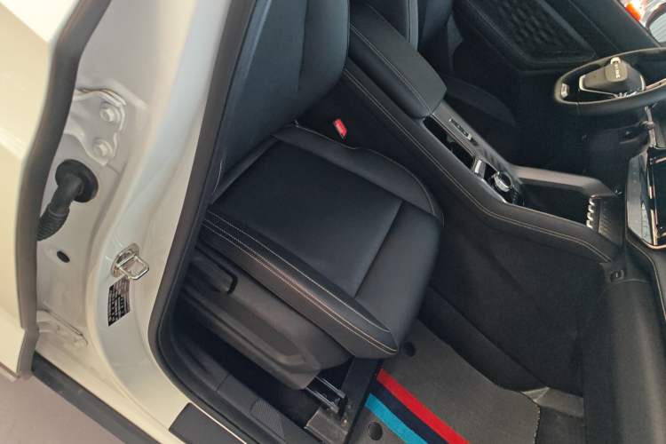 Used Wuling Xingyun 2023 2.0L DHT Standard Edition Right Front Seat