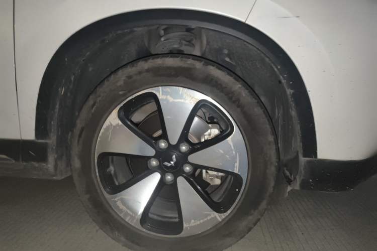 Used Wuling Xingyun 2023 2.0L DHT Standard Edition Right Front Wheel Hub