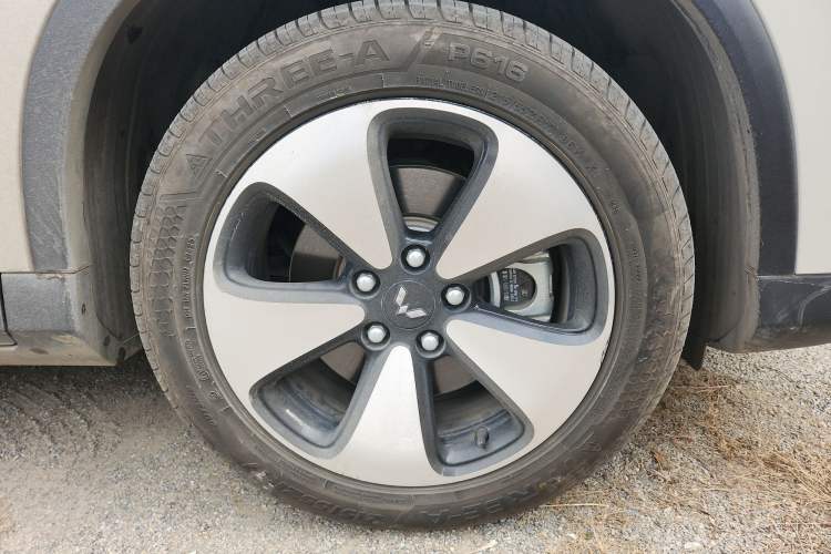 Used Wuling Xingyun 2023 2.0L DHT Flagship Edition Right Front Wheel Hub