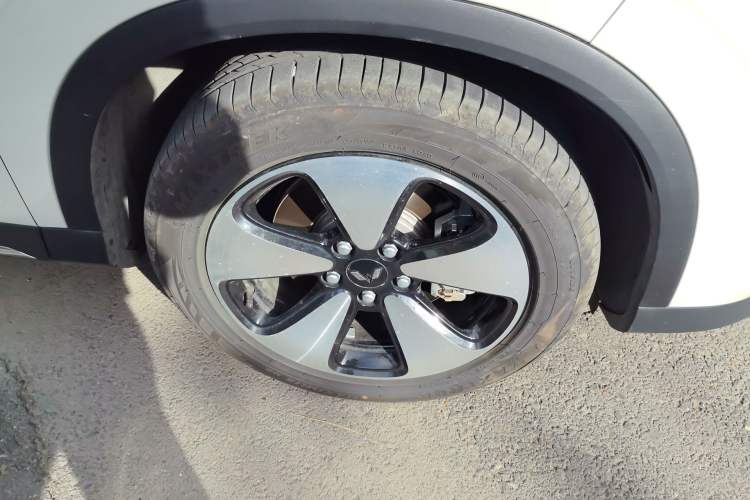 Used Wuling Xingyun 2023 2.0L DHT Flagship Edition Right Front Wheel Hub