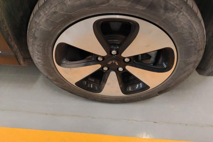 Used Wuling Xingyun 2023 2.0L DHT Flagship Edition Right Front Wheel Hub