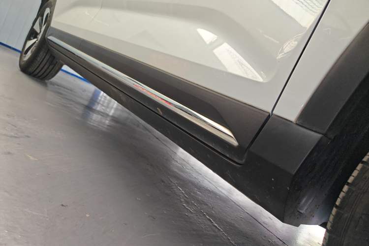 Used Wuling Xingyun 2023 2.0L DHT Standard Edition Right Side Sill