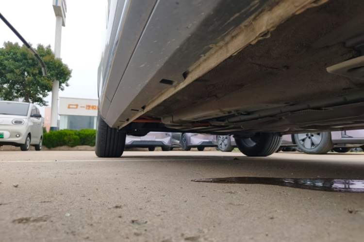 Used Wuling Xingyun 2023 2.0L DHT Flagship Edition Right Side Sill