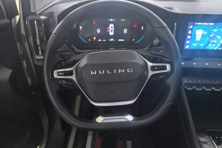 Used Wuling Xingyun 2023 2.0L DHT Flagship Edition Steering Wheel