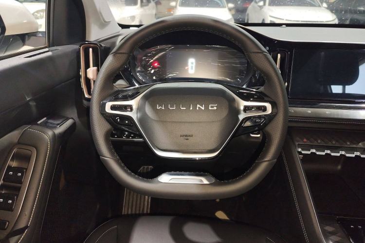 Used Wuling Xingyun 2023 2.0L DHT Flagship Edition Steering Wheel